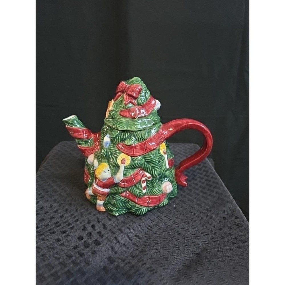 R.H.MACY'S & CO. CHRISTMAS TREE TEAPOT 1994